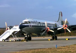 Un avión Duglas DC-4