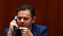 Primer golpe al Gobierno de Luís Montenegro, acusado de engañar a los portugueses en las reducciones fiscales