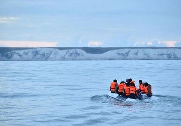 Tres detenidos en Reino Unido en relación con la muerte de cinco inmigrantes en el canal de La Mancha