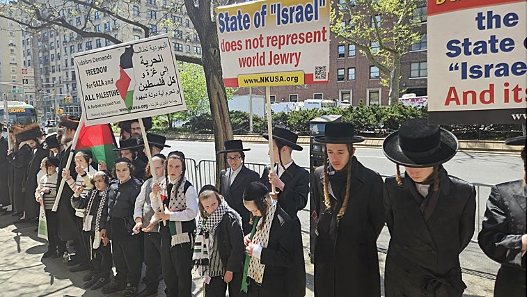 Judíos ultraortodoxos en las calles de Nueva York