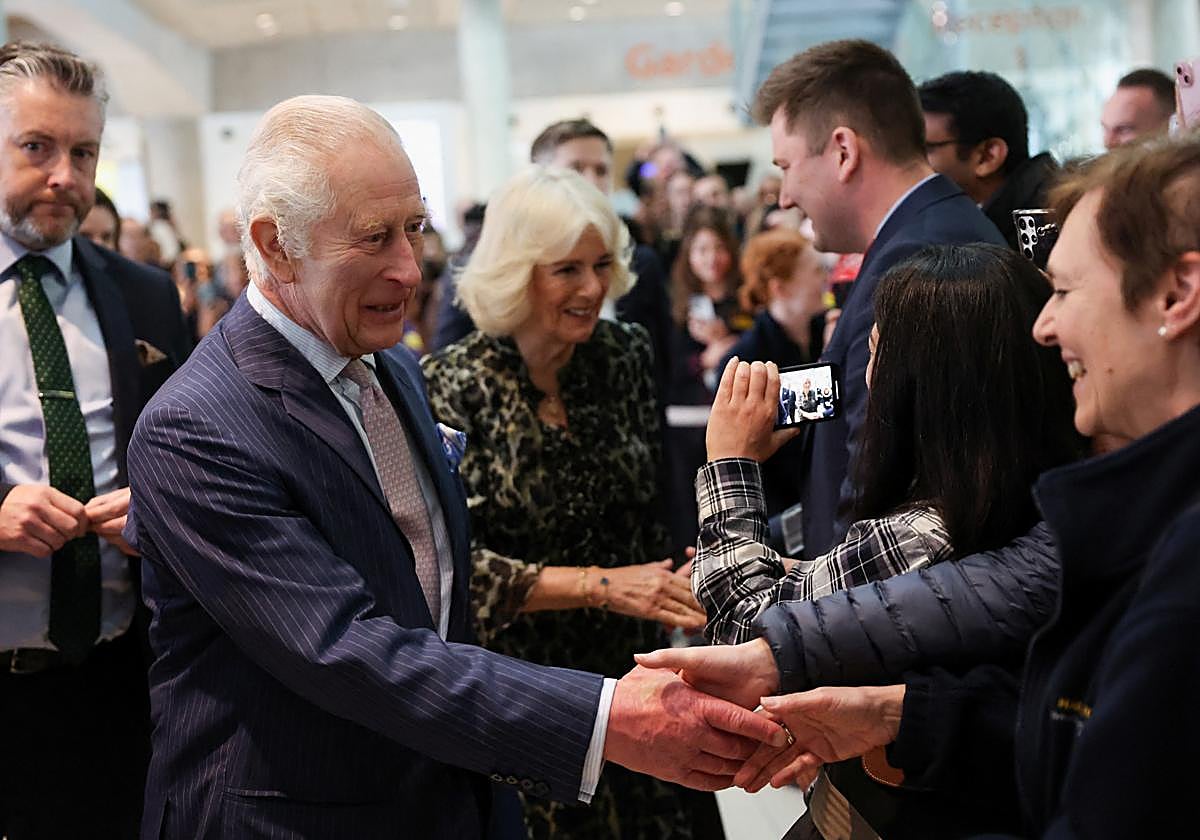 El Rey Carlos III y la Reina Camilia en el Centro Oncológico Macmillan del University College Hospital