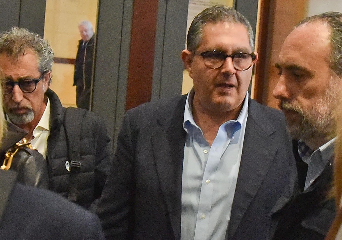 El presidente de la región de Liguria, Giovanni Toti, en el momento de su detención