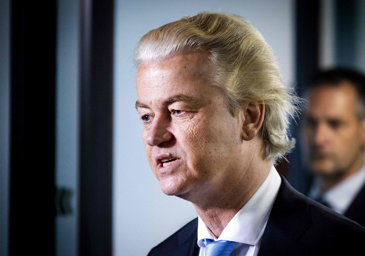 El líder del PVV, Geert Wilders, llega a La Haya para una ronda de conversaciones sobre la formación de Gobierno