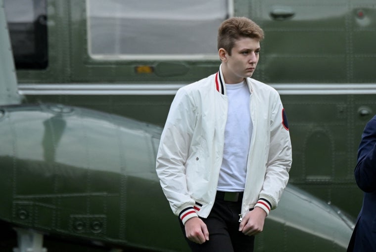 Barron Trump camina hacia la Casa Blanc, en una foto de archivo