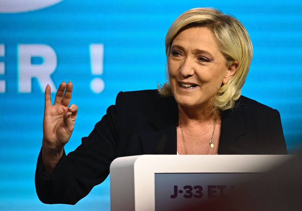 La Extrema Derecha De Le Pen Se Instala En El Podio Del Partido Más ...