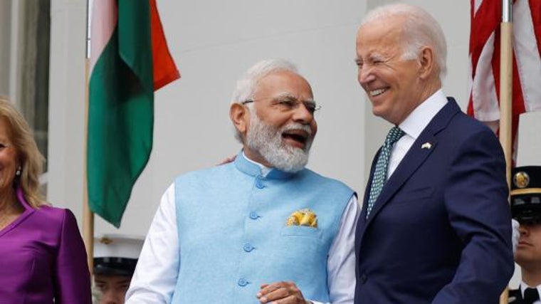 El primer ministro de la India, Narendra Modi, con el presidente estadounidense Joe Biden en el Balcón Truman de la Casa Blanca el 22 de junio de 2023.