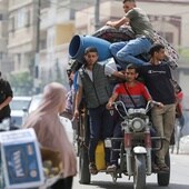 Gazatíes abandonan el centro de Rafah ante la orden de evacuación de Israel