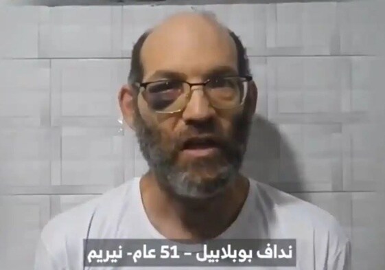 El vídeo publicado por Hamás en el que se ve al rehén Nadev Popplewell