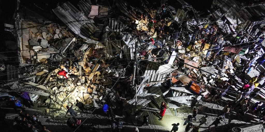Al menos 20 muertos en el bombardeo israelí del campo de refugiados de Nuseirat en Gaza
