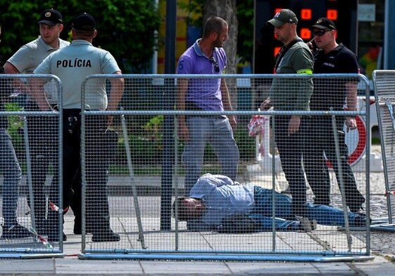 Disparan en plena calle al primer ministro de Eslovaquia, Robert Fico