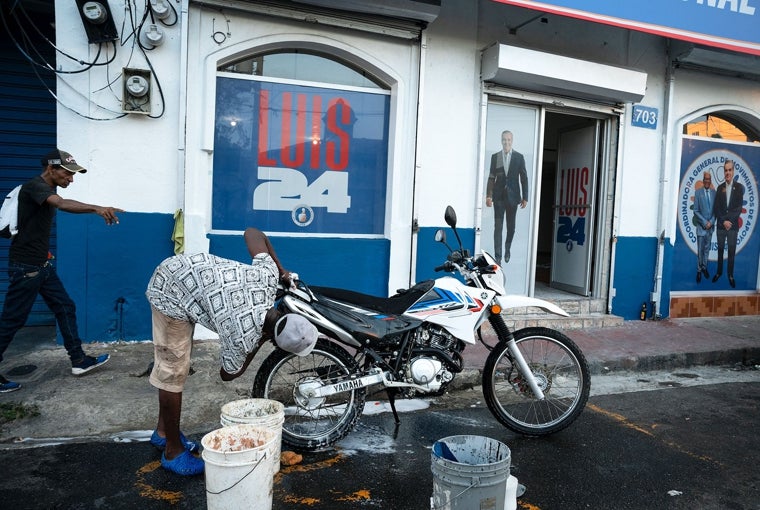 El exterior del comando de campaña de Luis Abinar
