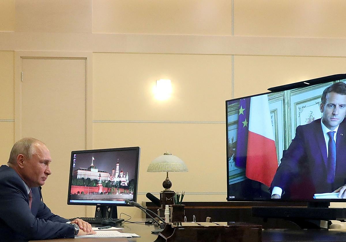 Putin, en videoconferencia con Macron, en 2020