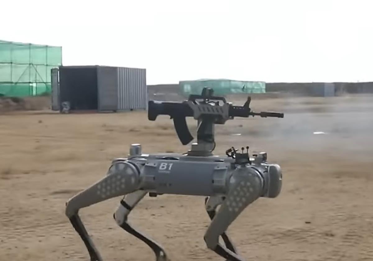 El perro robot de China con rifle incorporado