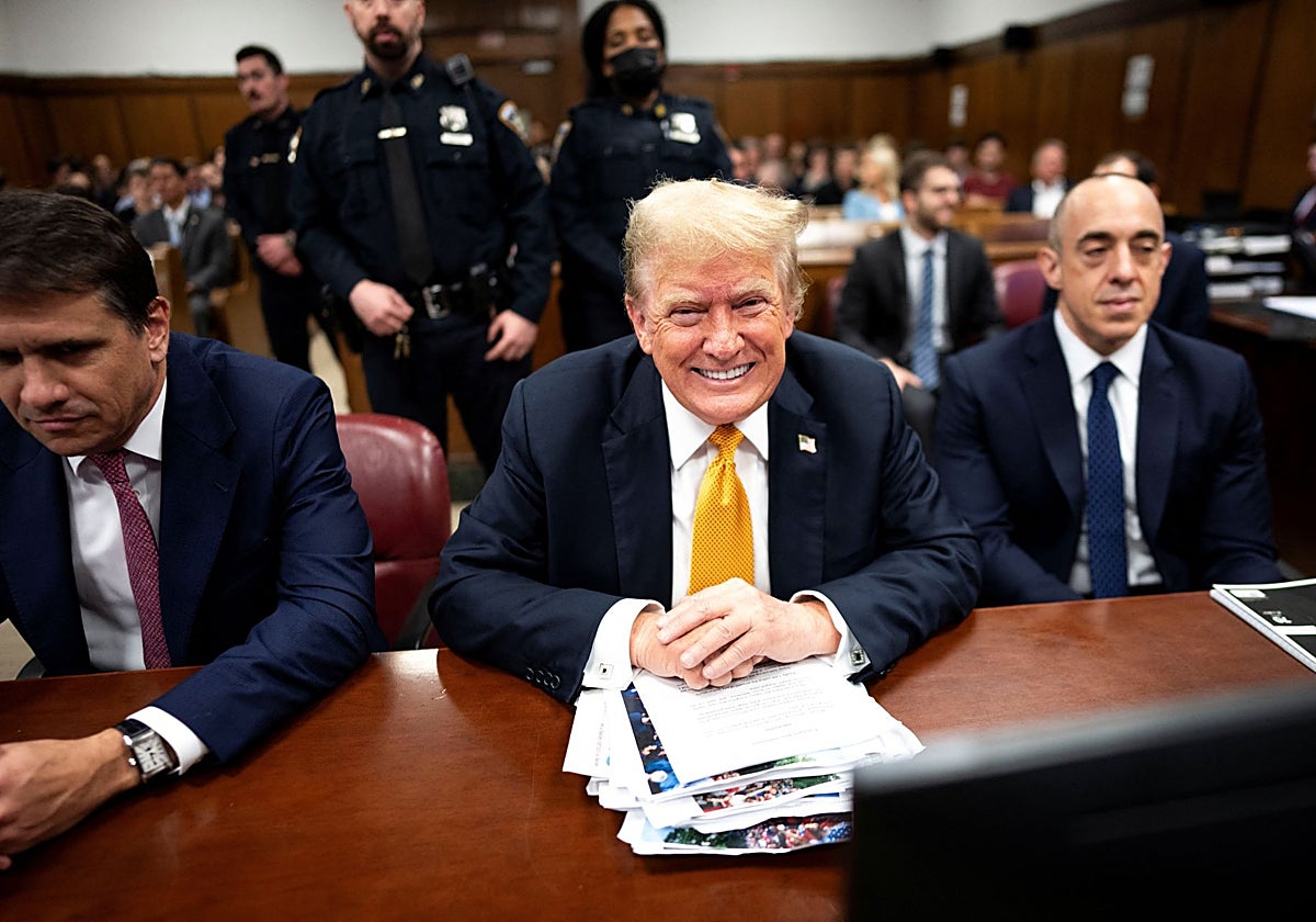 En vídeo: ¿En qué afecta a Trump haber sido declarado culpable? | Foto: Donald Trump asiste a su juicio penal en la Corte Suprema de Nueva York