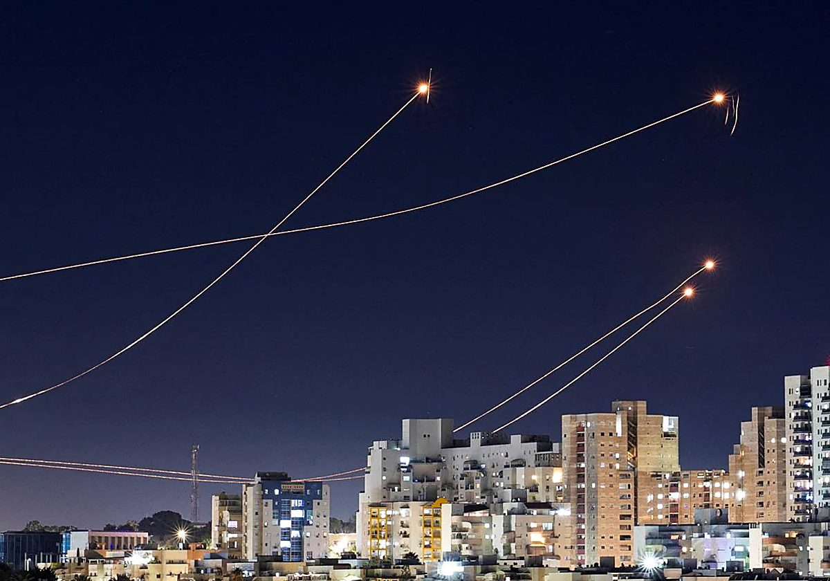 La cúpula de hierro de Israel intercepta varios misiles durante el ataque iraní del 2 abril