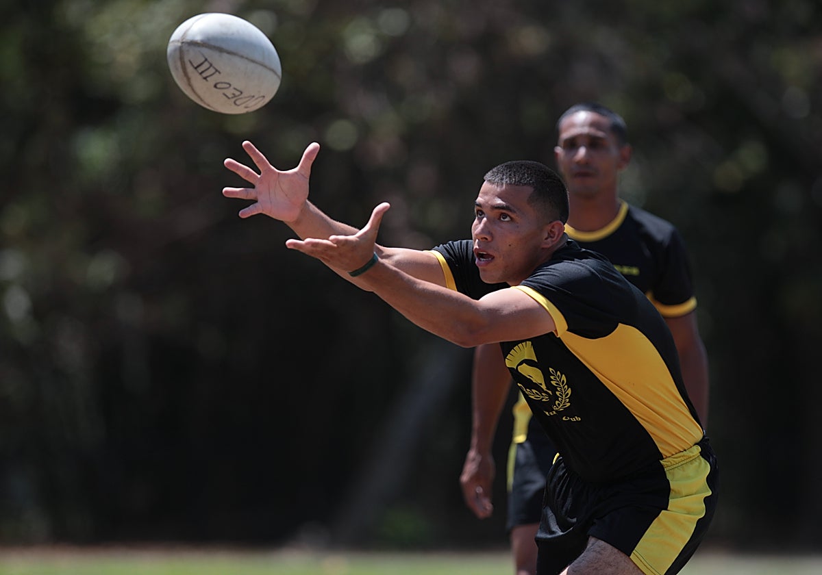 Un recluso durante un partido de rugby