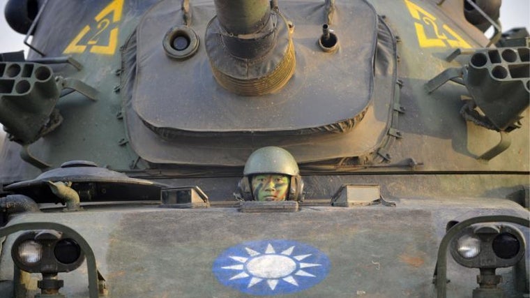 Soldado taiwanés en un tanque CM-11