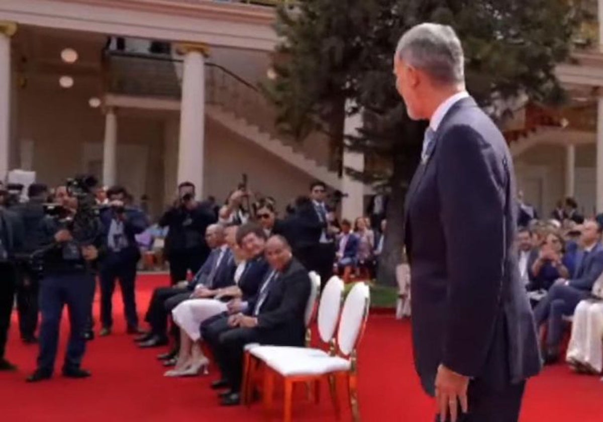 Felipe VI y M ilei durante la toma de posesión de Bukele