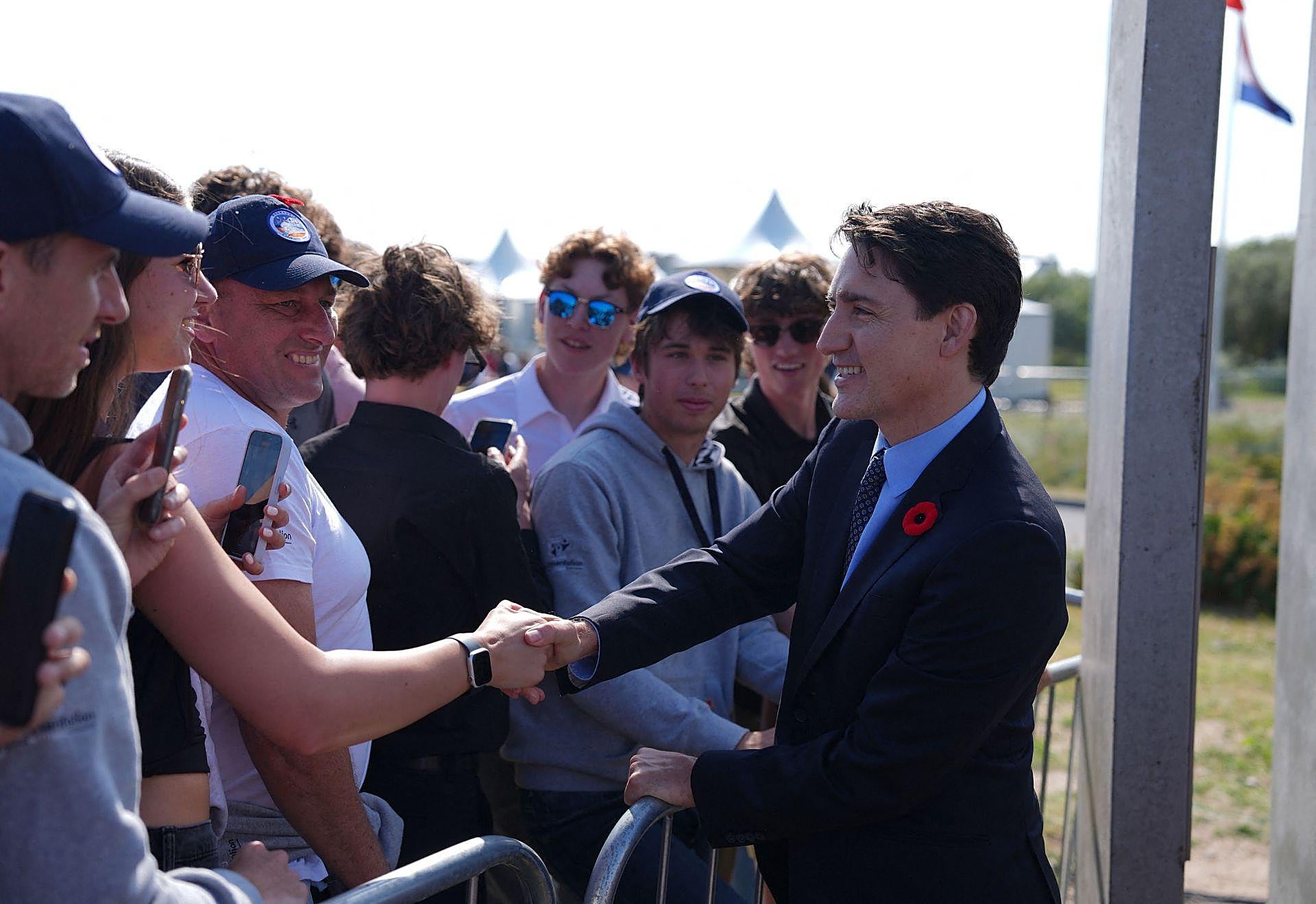 El primer ministro canadiense, Justin Trudeau, a su llegada al homenaje en Courseulles-sur-Mer.