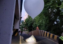 Activistas surcoreanos responden a los globos de Corea del Norte con K-Pop y panfletos contra Kim Jong-Un