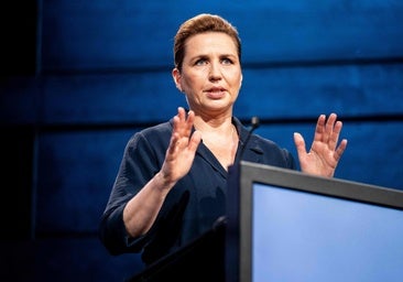 Un hombre golpea a la primera ministra danesa en Copenhague