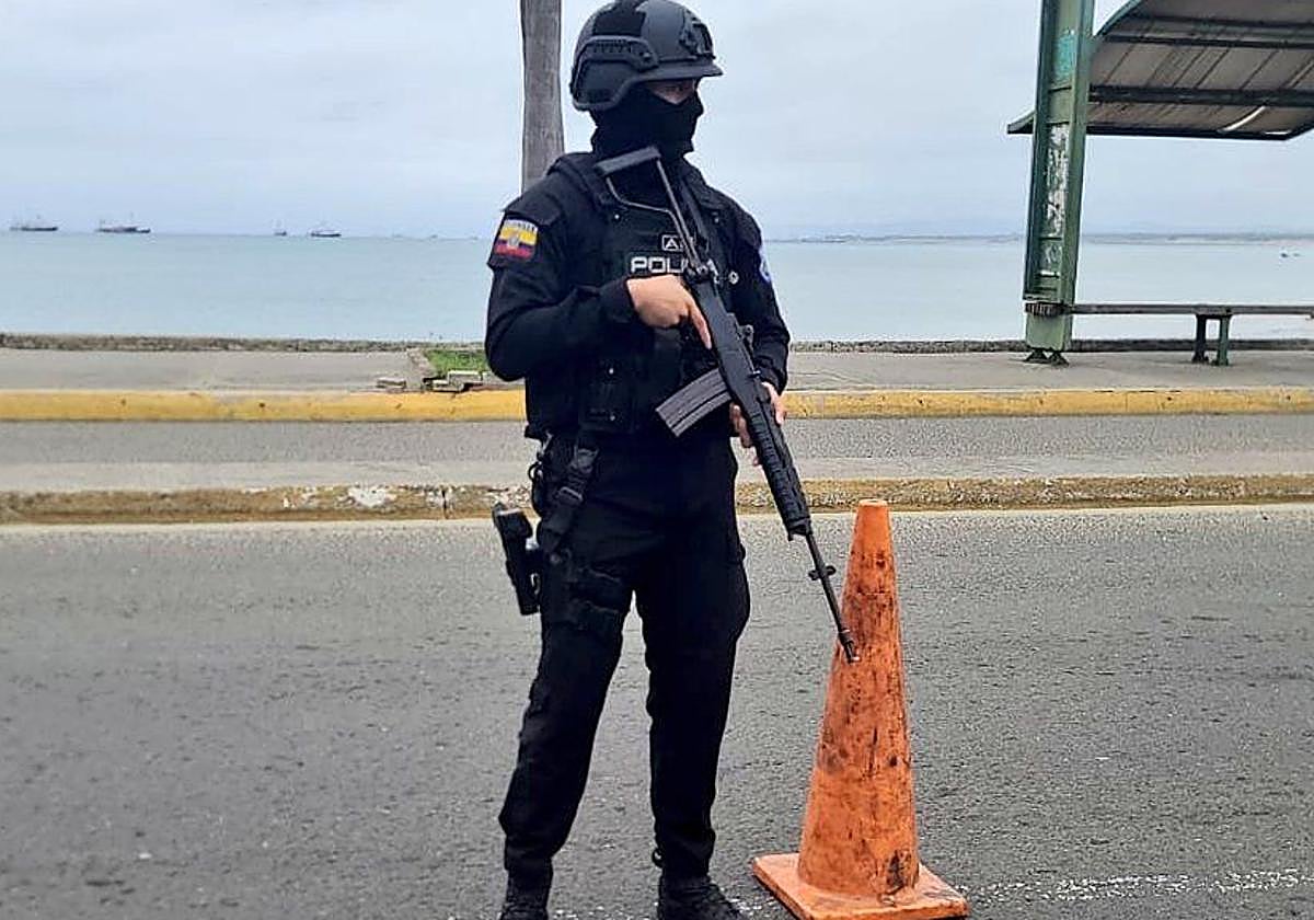Agente de la Policía Nacional de Ecuador