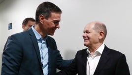Los socialistas europeos designan a Sánchez y Scholz negociadores para repartir los altos cargos de la UE