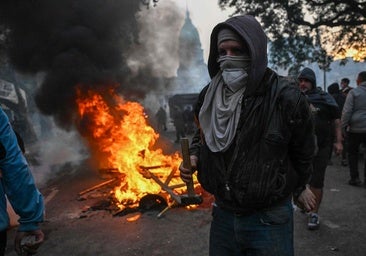 El Senado argentino aprueba la Ley Bases de Milei en una jornada de fuerte tensión en las calles