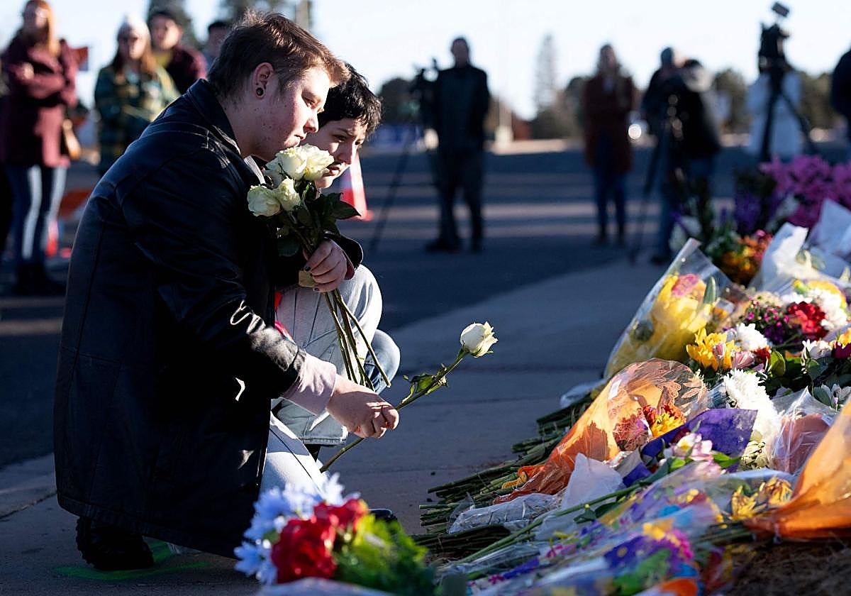 Homenaje a las víctimas del tiroteo.