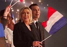 Las encuestas impulsan al partido de Le Pen y lo dejan al borde de la mayoría absoluta