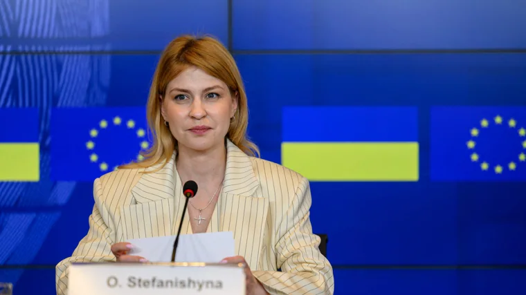 Olga Stefanishyna asiste a una rueda de prensa tras una Conferencia Intergubernamental centrada en la adhesión de Ucrania durante un Consejo de Asuntos Generales a la Unión Europea