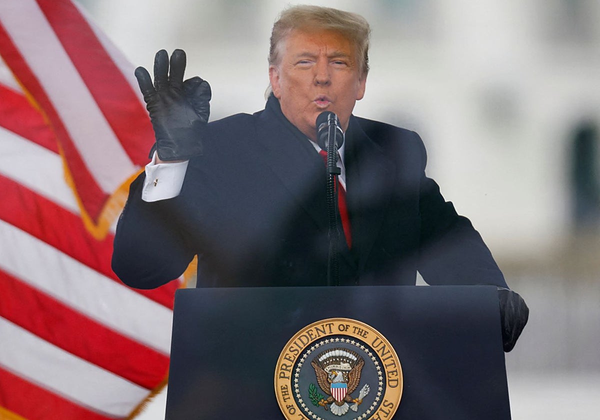 Donald Trump durante un mitin para impugnar la certificación de los resultados de las elecciones presidenciales el 6 de enero de 2021