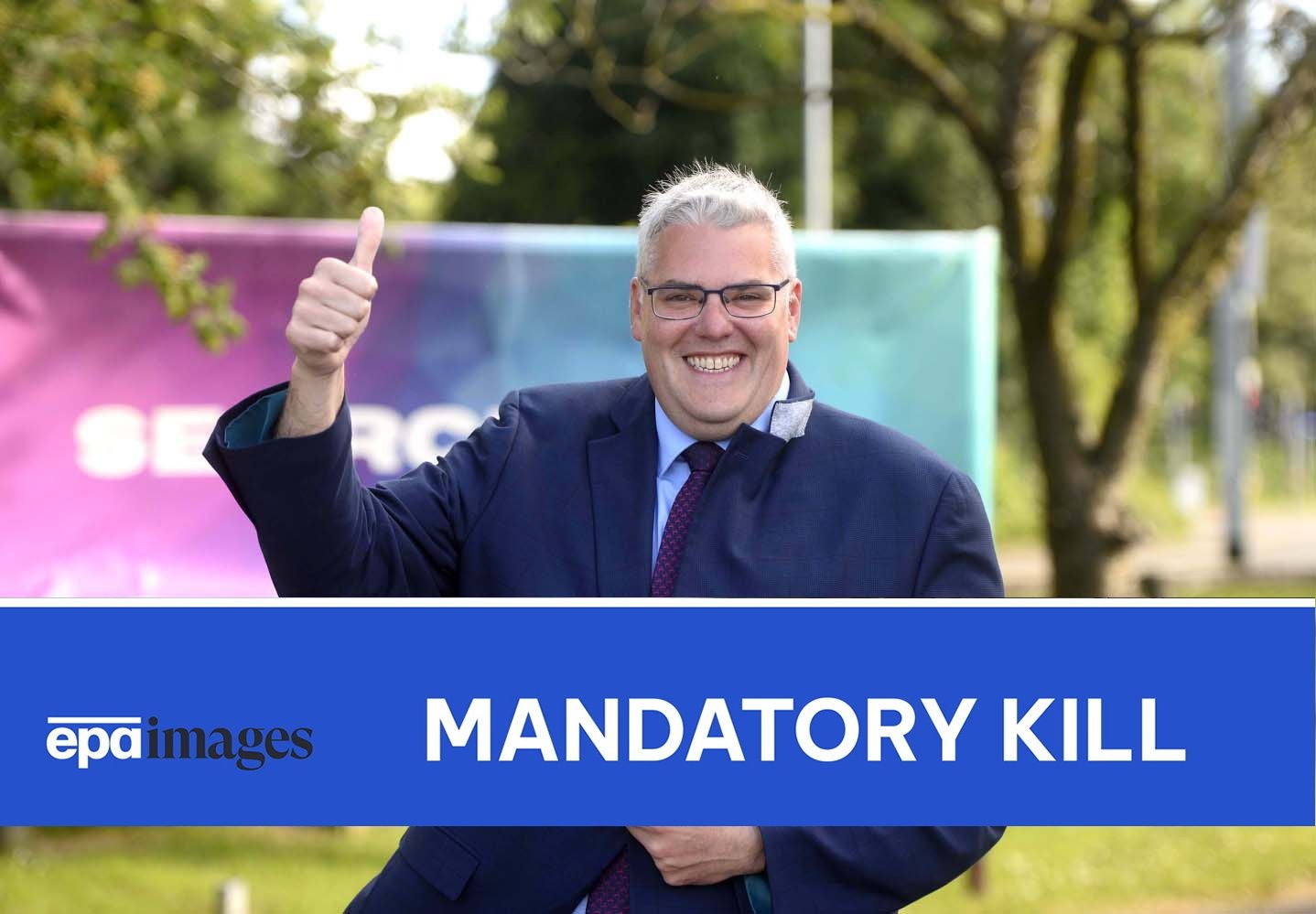 Gavin Robinson, líder del Partido Unionista Democrático de Irlanda del Norte, después de votar.