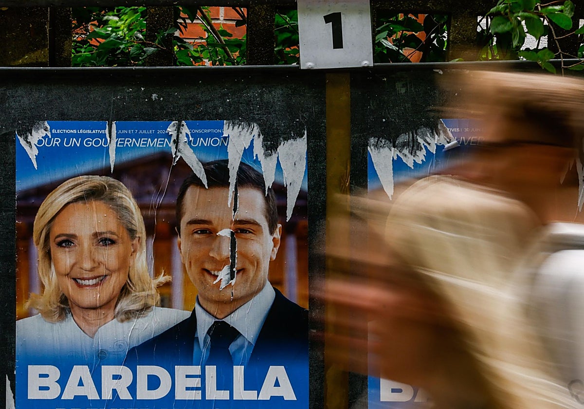 Carteles de la campaña electoral de cara a las elecciones generales en Francia