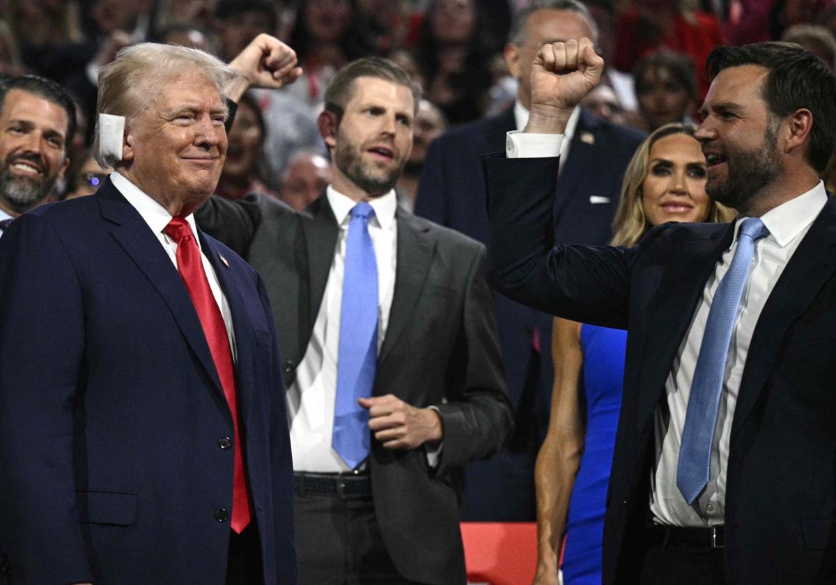 El candidato republicano Donald Trump ante una clamorosa recepción en la convención republicana en Milwaukee