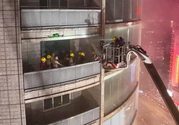 Mueren 16 personas tras un incendio en un centro comercial en el sudoeste de China