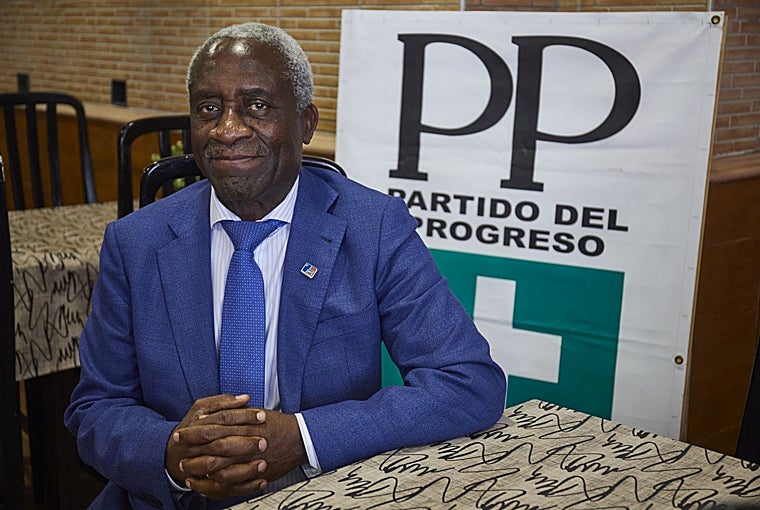 Armengol Engonga, presidente del Partido del Progreso de Guinea Ecuatorial, durante una entrevista con ABC