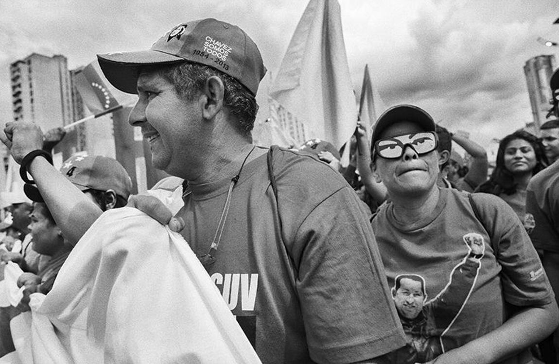 Caracas, 3 de diciembre de 2015. Un grupo de ciudadanos asiste a un acto electoral del gobierno bolivariano durante la campaña electoral a la Asamblea Nacional