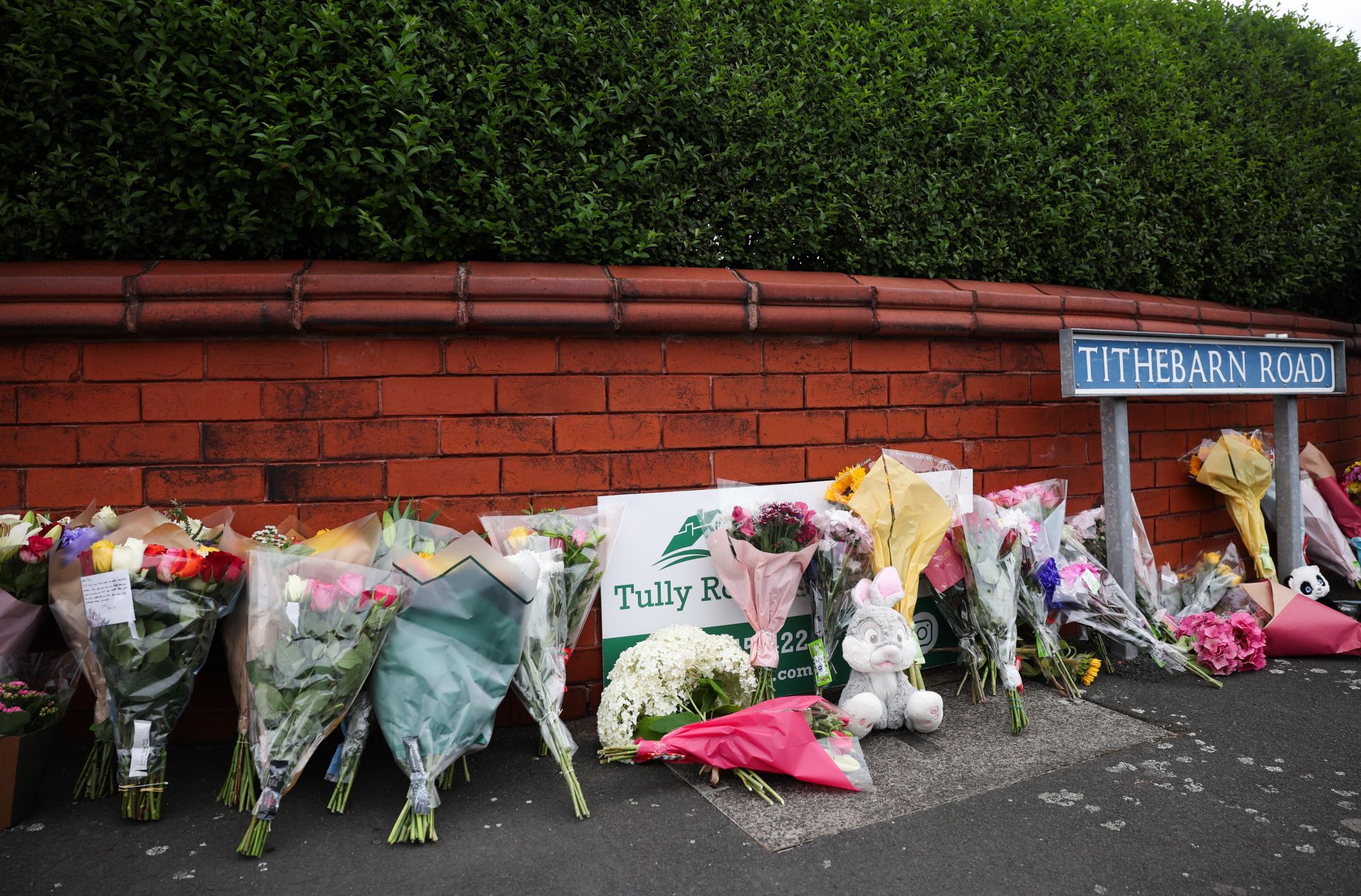 Las flores y los recuerdos a los fallecidos por el asesinato de Southport