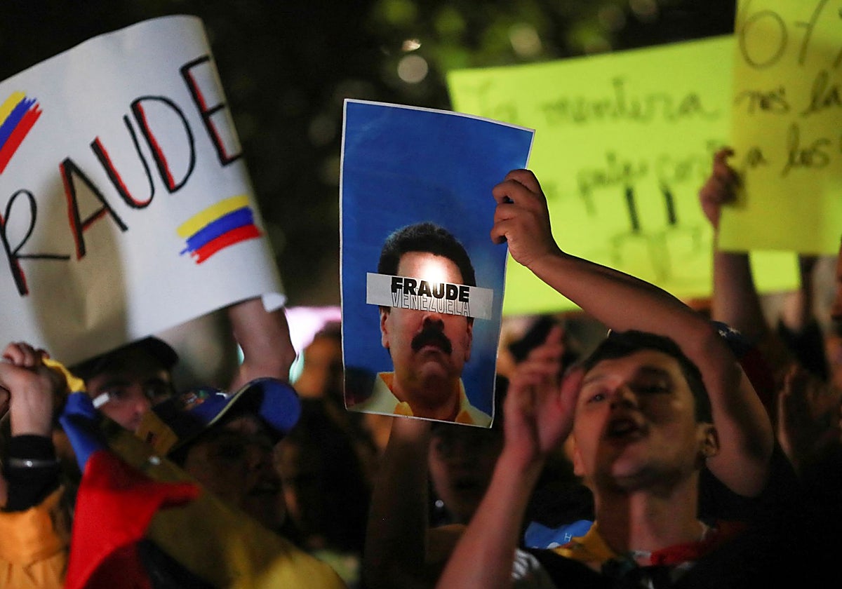 Un grupo de venezolanos se concentran en Ciudad de México para protestar contra el chavismo