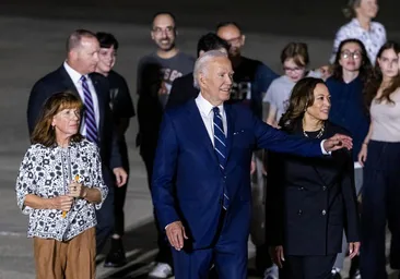 Biden y Harris reciben a los tres estadounidenses liberados por Rusia