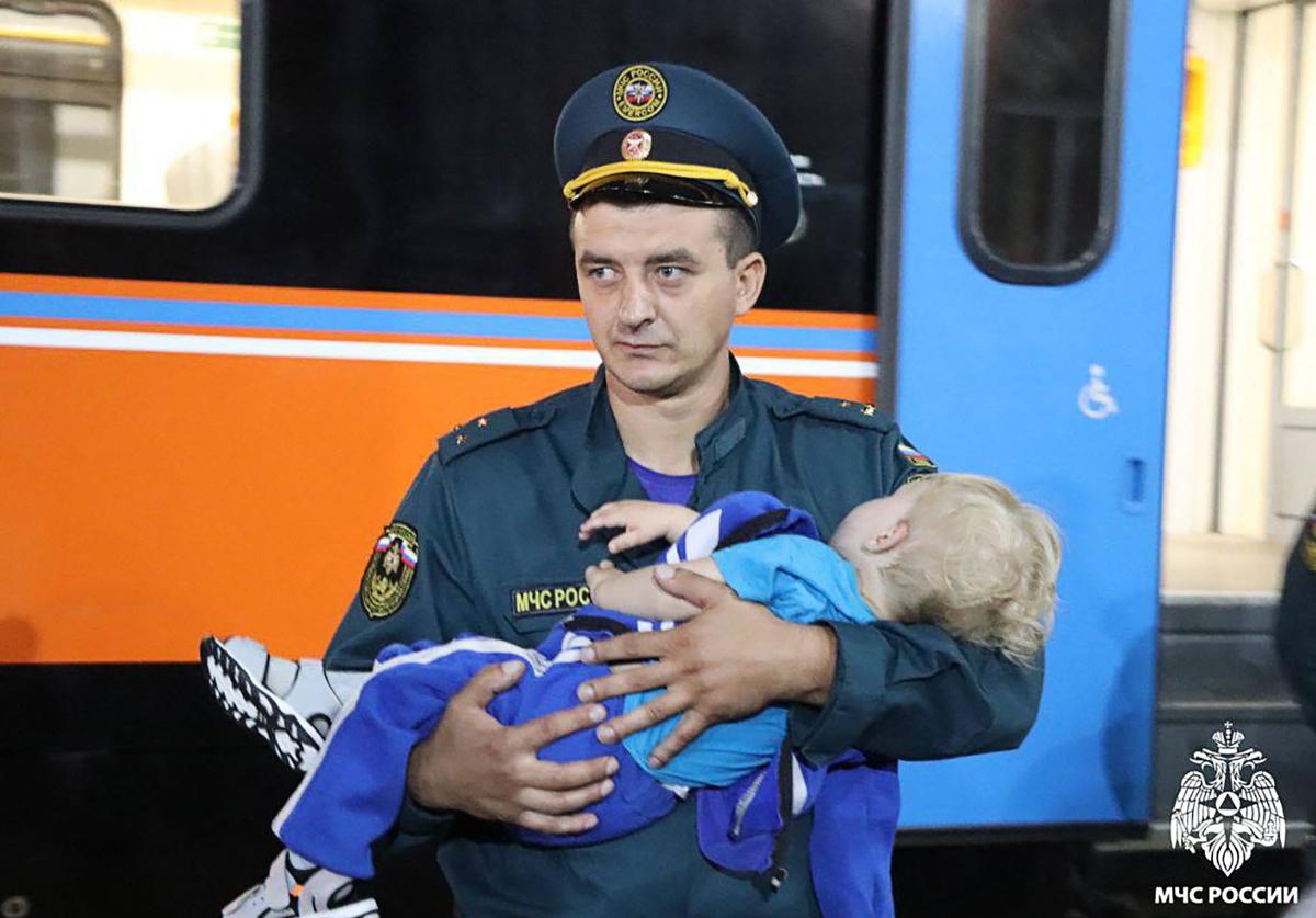 Habitantes de la región rusa de Kursk siendo evacuados