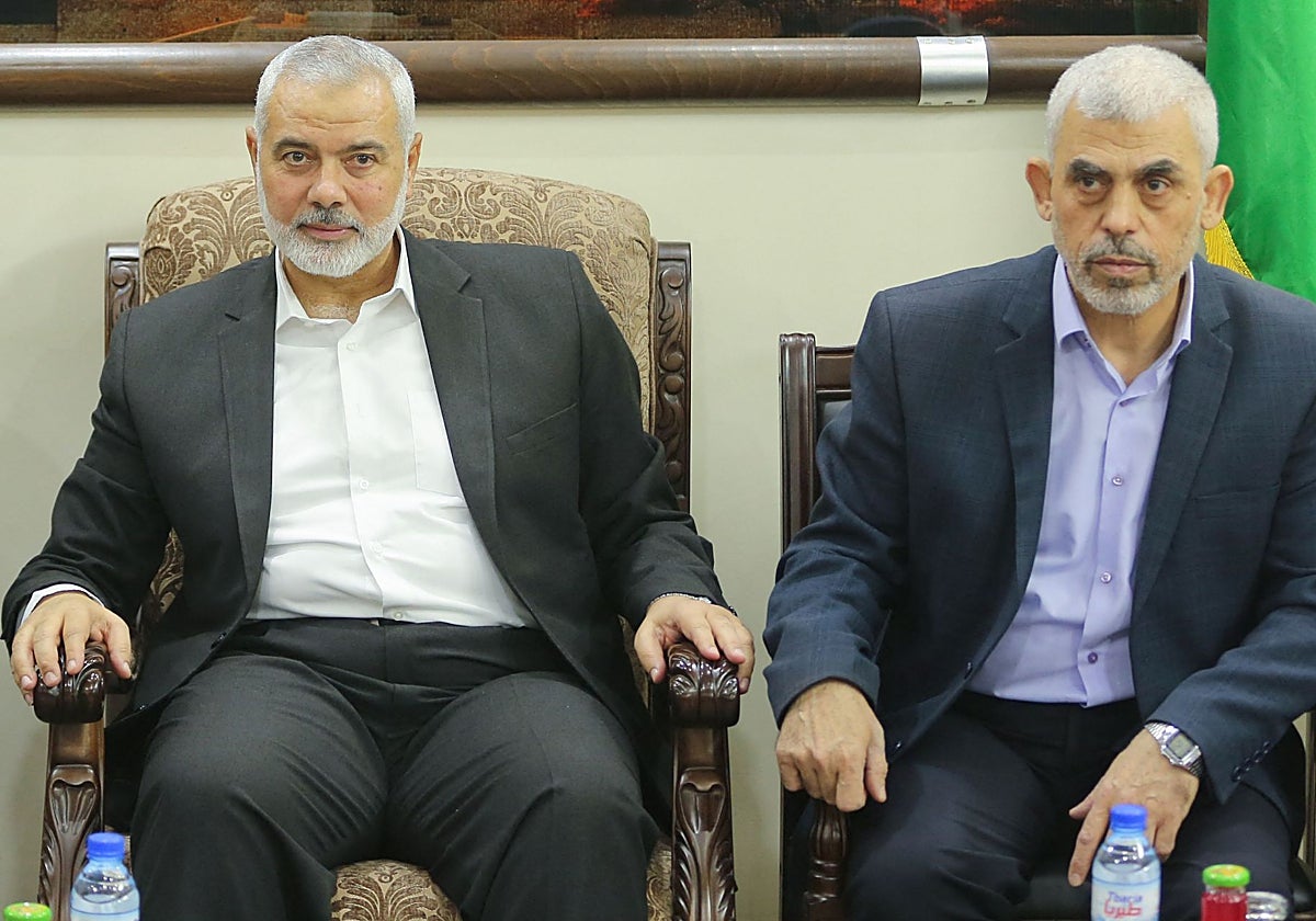 El líder defunto de Hamás Ismail Haniyeh junto con su sucesor, Yahya Sinwar