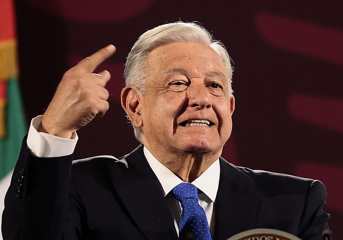 El presidente de México, Andrés Manuel López Obrador, habla durante su conferencia de prensa matutina este lunes, en el Palacio Nacional de Ciudad de México