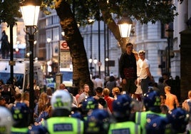 La Policía británica cifra en más de 1.000 los arrestados en las protestas tras el asesinato de tres niñas en Reino Unido