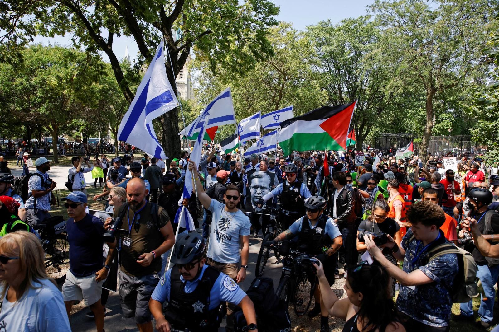 Mientras los demócratas buscan proyectar un sentido de unidad después del cambio sin precedentes en los candidatos, Harris, de 59 años, probablemente se unirá a Biden en el escenario en un paso simbólico de la antorcha