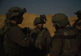 A diez metros de profundidad en uno de los túneles de Hamás y de noche: así fue el rescate de los cuerpos de seis rehenes por Israel