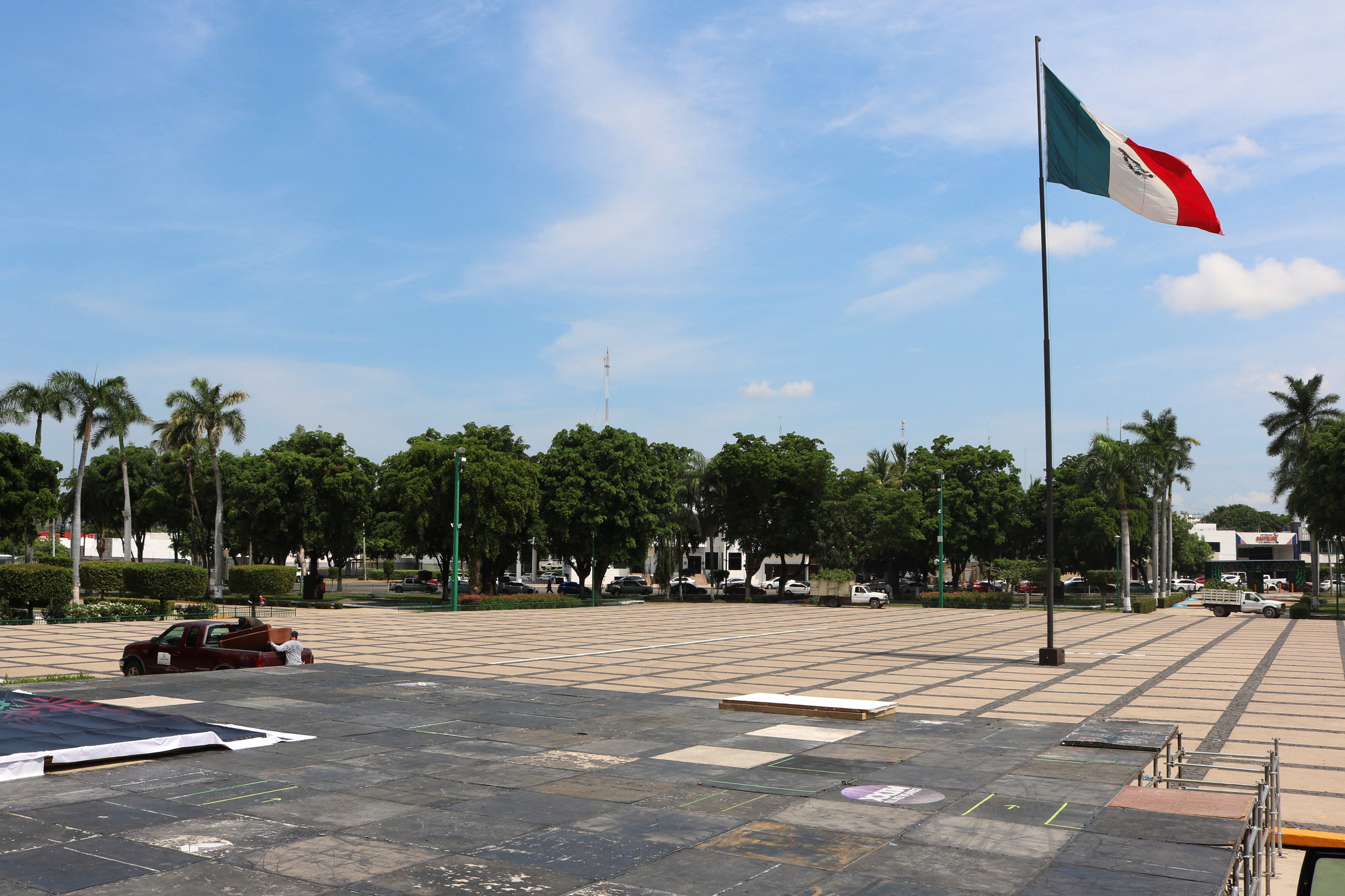 Un escenario desmontado después de que el gobernador de Sinaloa cancelase las celebraciones del Día de la Independencia en medio de una ola de violencia entre grupos armados.