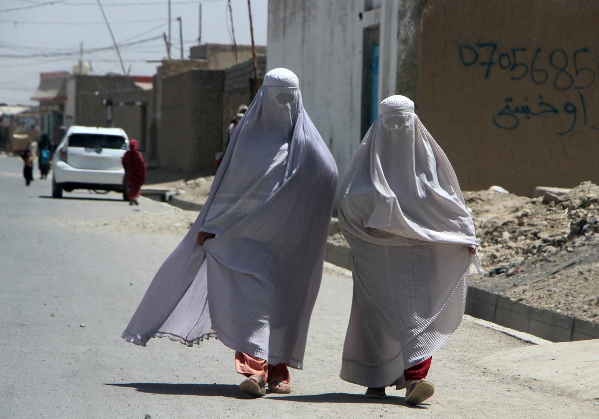 Mujeres afganas vestidas con burka  en Kandahar