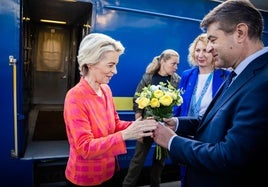 Von der Leyen llega a Kiev para abordar con Zelenski las penurias energéticas de Ucrania de cara al invierno